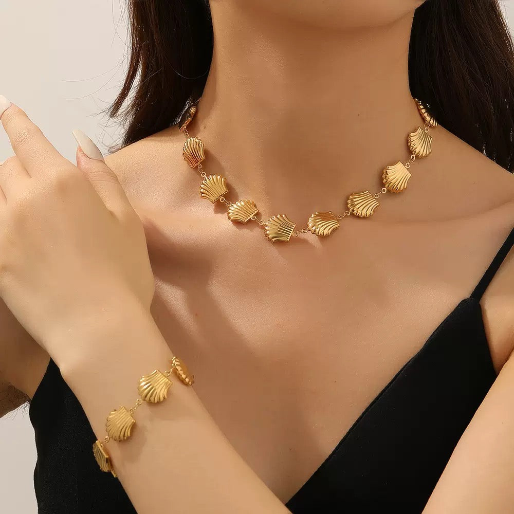 14K Gold Engraved Shell Necklace and Bracelet 2Pcs Set