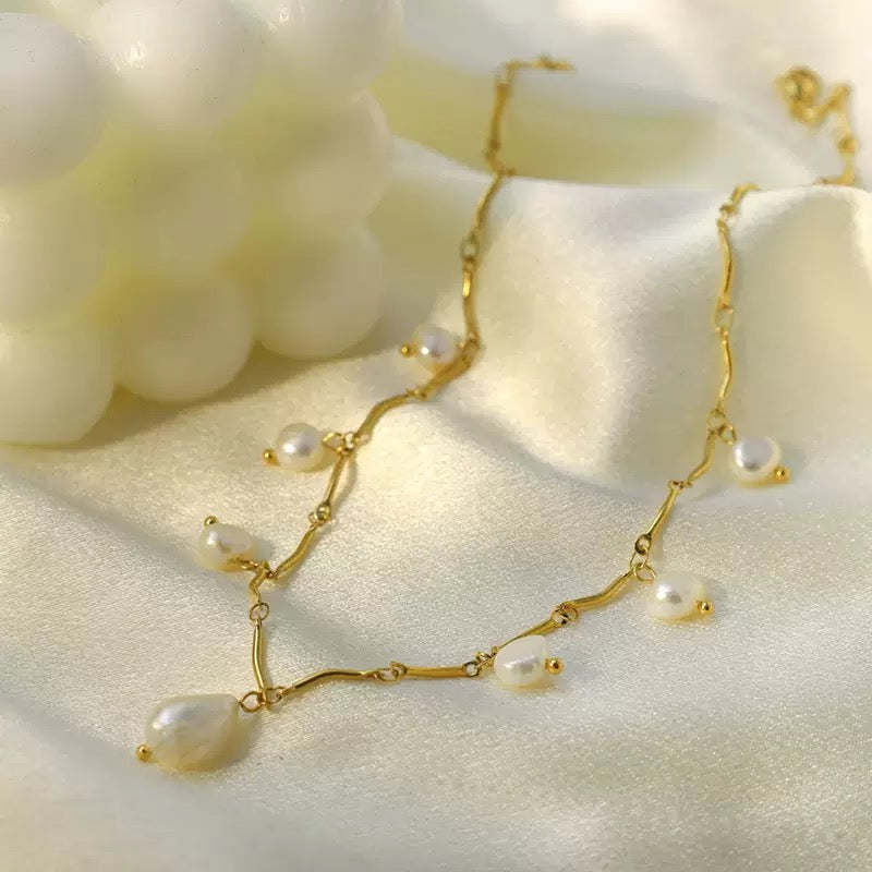 Oval Freshwater Pearl Pendant Choker