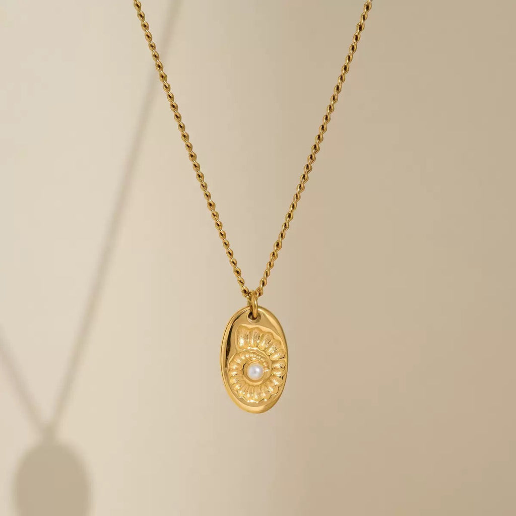 14K Gold Vintage Gold Oval Embossed Necklace