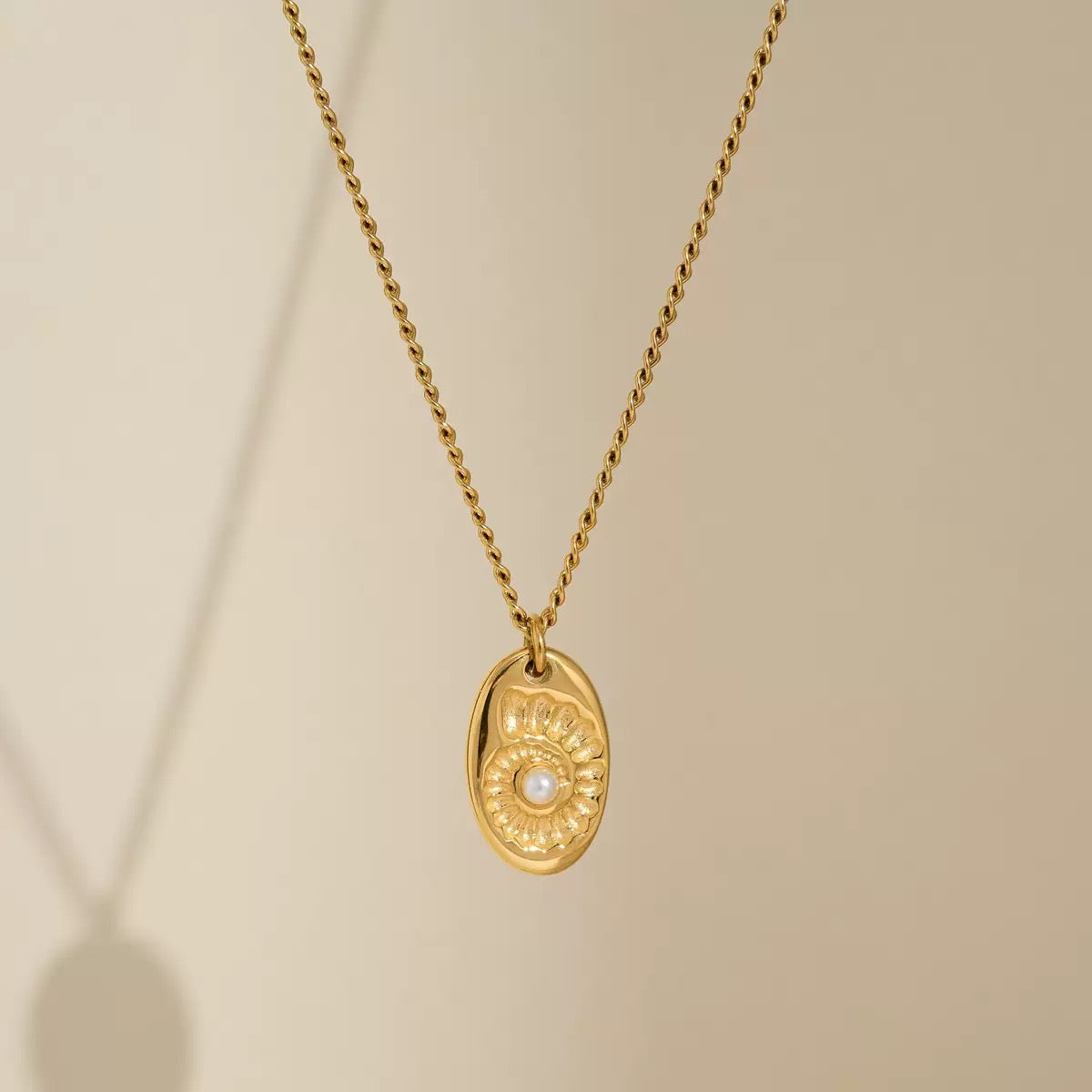14K Gold Vintage Gold Oval Embossed Necklace