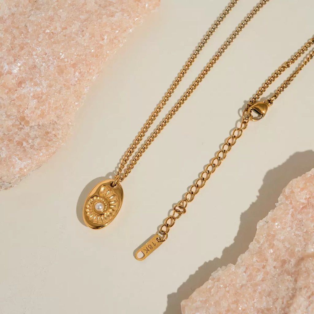 14K Gold Vintage Gold Oval Embossed Necklace