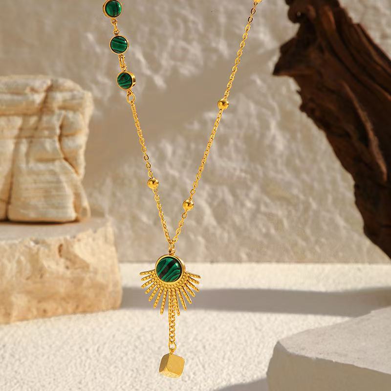 14K Gold Vintage Malachite Fan Choker Necklace