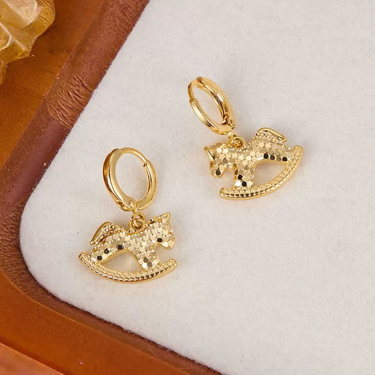14k Gold Crushed Ice Pony Pendant Earring Stud