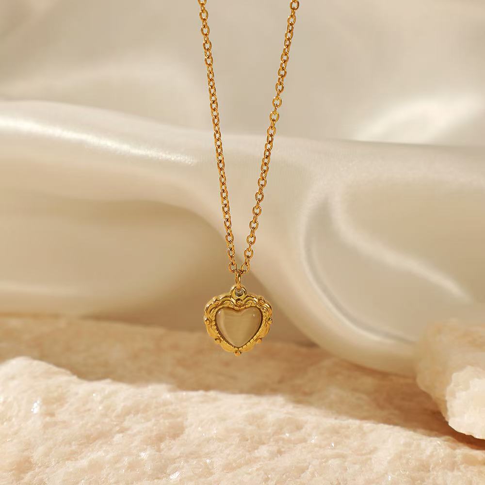 14k Gold Heart Zircon Collarbone Chain