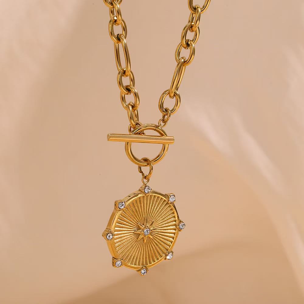 18K Gold Eight-Point Star Diamond Disc Pendant Necklace