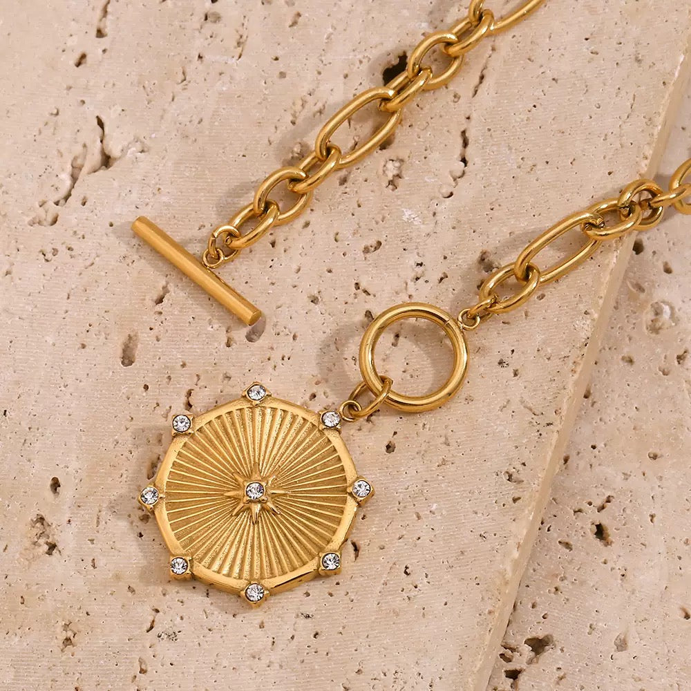 18K Gold Eight-Point Star Diamond Disc Pendant Necklace