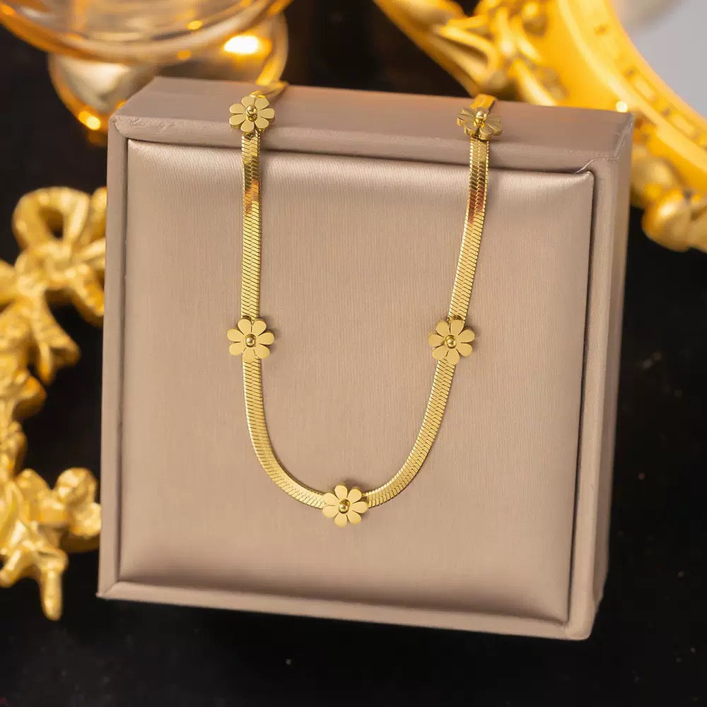 14K Gold Flower Choker Necklace