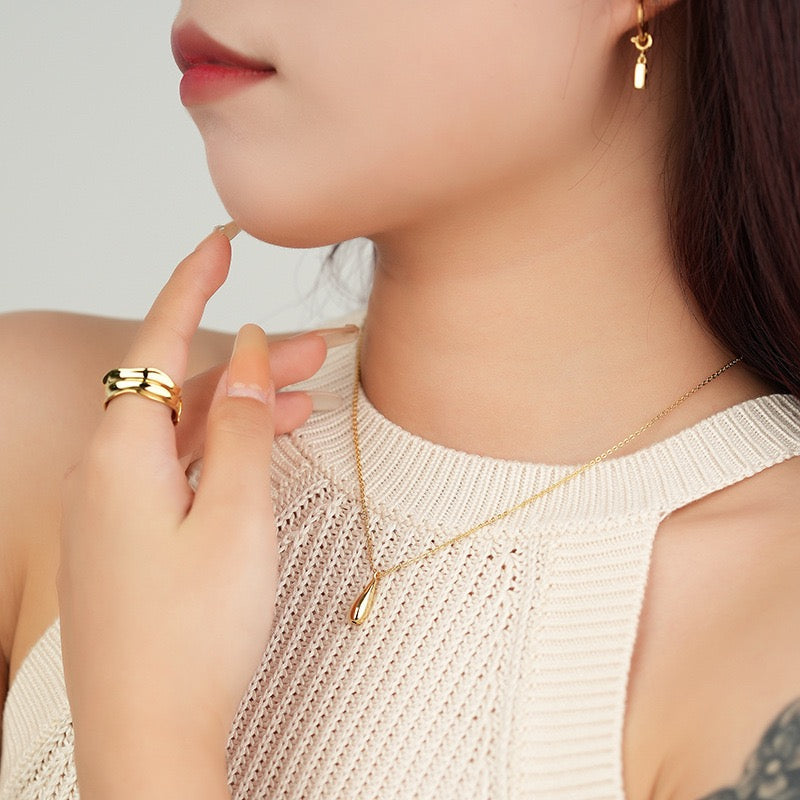 14K Gold Western-Style Teardrop Pendant Necklace