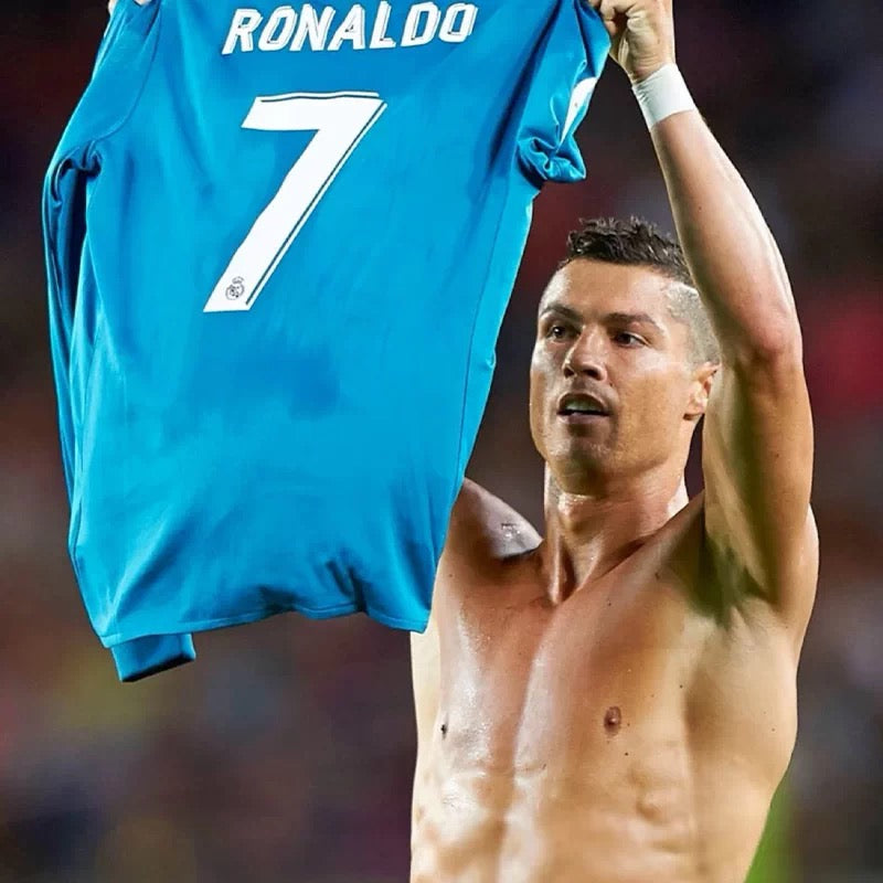 Cristiano Ronaldo-style 14K gold lucky number 7 necklace