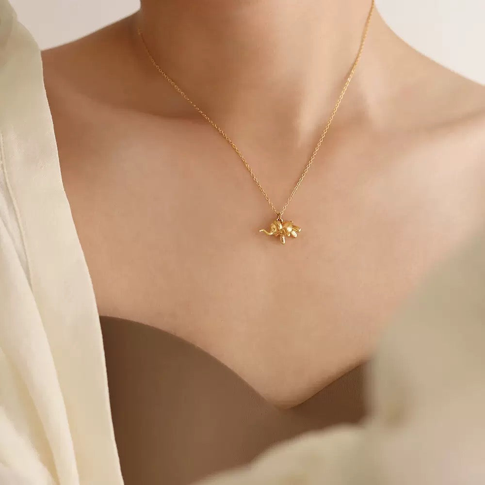 14K Gold Cartoon Elephant Lucky Collarbone Necklace