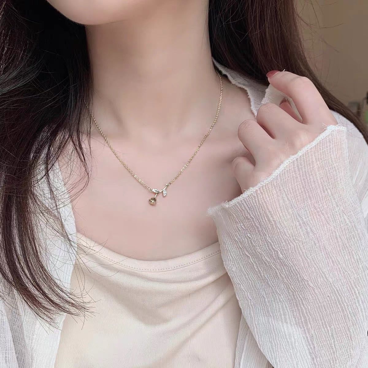 14K Rose Gold Collarbone Pendant Necklace