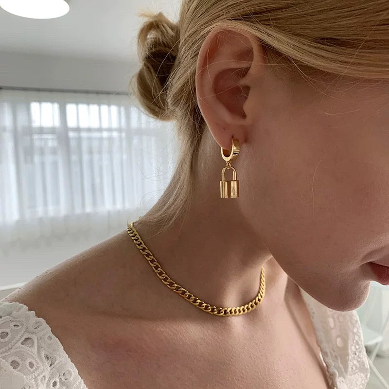 Lucjewelry Signature Piece: "Old Money" Style Unisex Collarbone Chain – "Strike It Rich" Gold Necklace