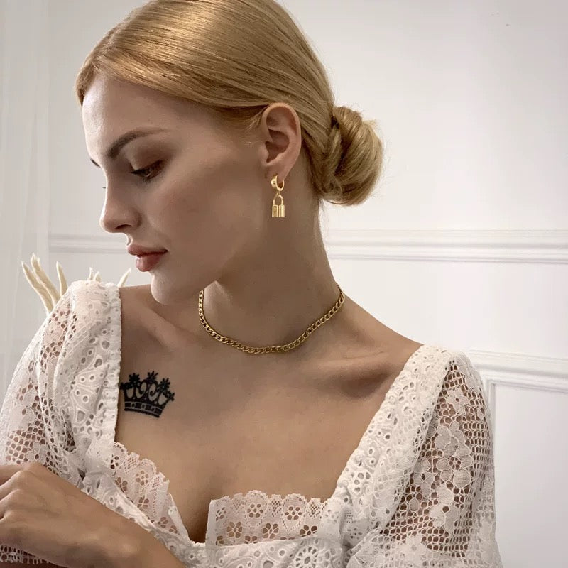 Lucjewelry Signature Piece: "Old Money" Style Unisex Collarbone Chain – "Strike It Rich" Gold Necklace